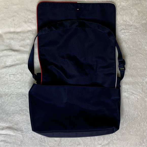 Tommy Hilfiger diaper with Changing Pad - Picture 12 of 13